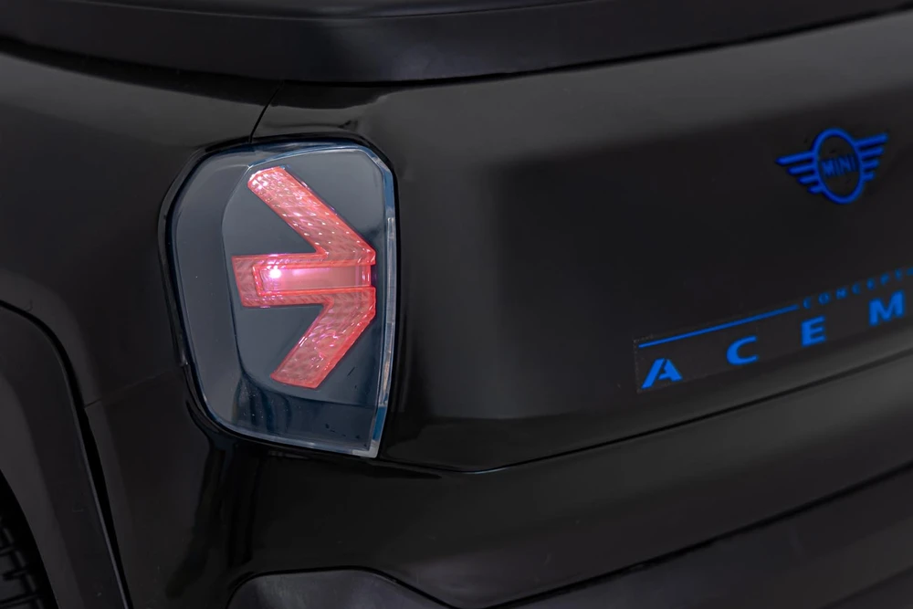 Elektromobilis Mini Concept Aceman, Juodas