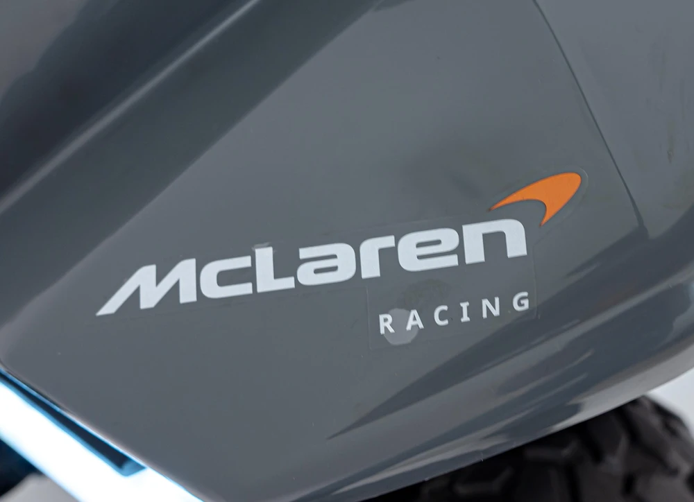 Ramiz Elektrinis keturratis McLaren Racing MCL 35, Pilkas