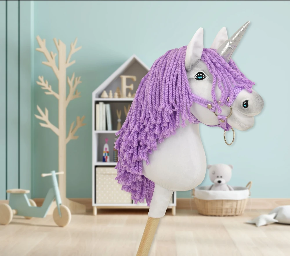 Super Hobby Horse Vienaragis ant lazdos su violetine karčiais ir sidabriniu ragu Hobby Horse