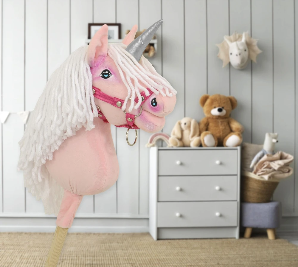 Super Hobby Horse Hobby Horse vienaragis ant lazdos rožinis su balta karčiene ir sidabriniu ragu