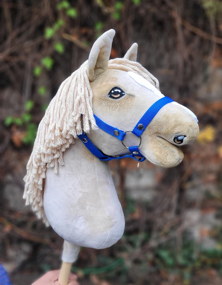 Super Hobby Horse Medinis hobis arkliukas – cremello spalva