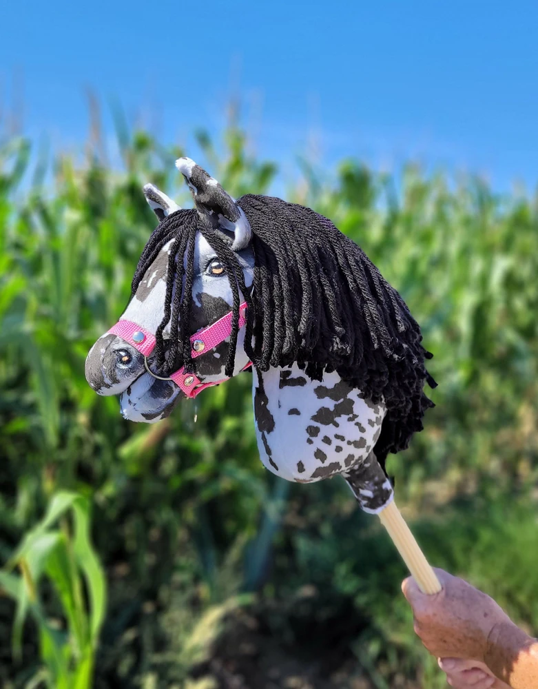 Super Hobby Horse Hobby Horse lazdelinis arkliukas leopardinis su juoda karčiene A4