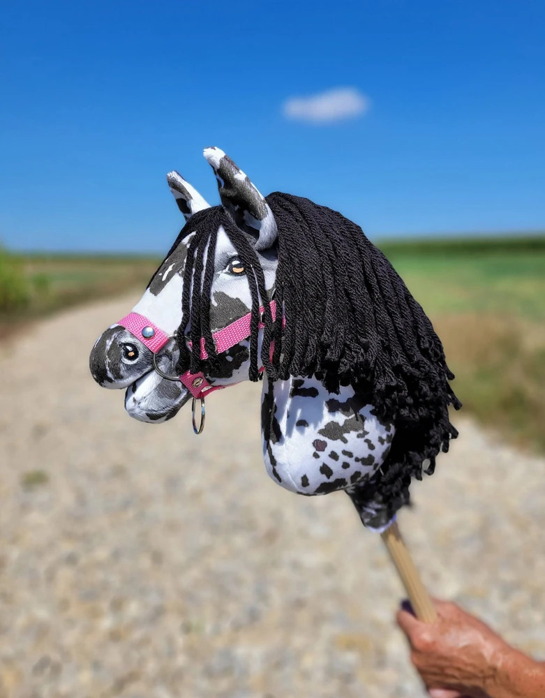 Super Hobby Horse Hobby Horse lazdelinis arkliukas leopardinis su juoda karčiene A4