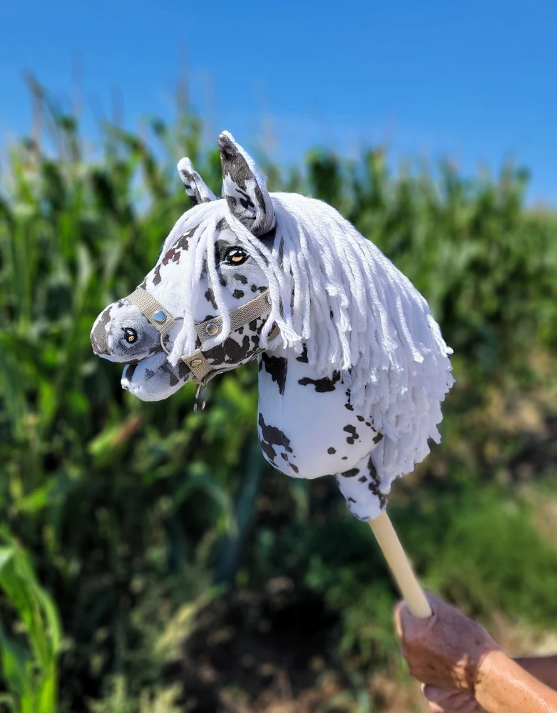 Super Hobby Horse Hobby Horse lazdelinis arkliukas leopardinis su balta karčiais A4