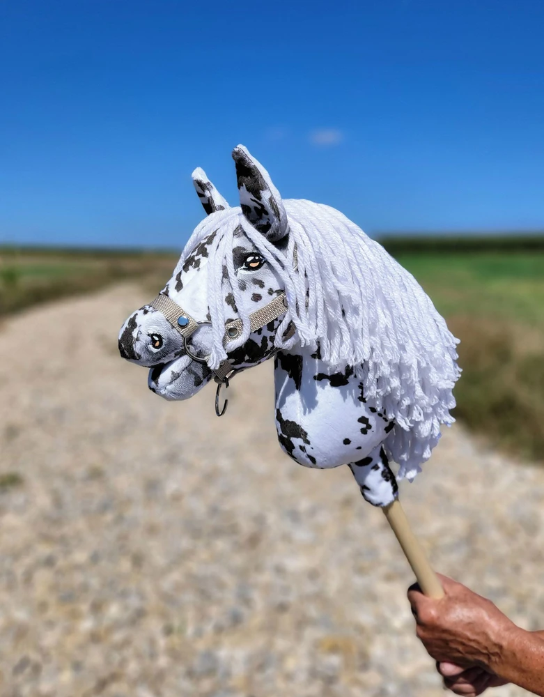 Super Hobby Horse Hobby Horse lazdelinis arkliukas leopardinis su balta karčiais A4