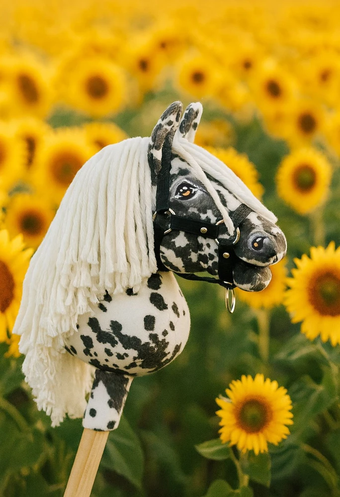 Hobby Horse lazdelinis arkliukas Premium leopardinis su balta karčiais A5