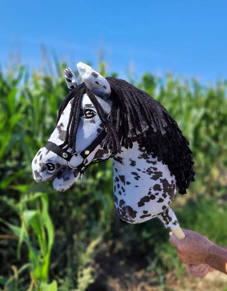 Super Hobby Horse Medinis žirgas su kotu – leopardinis, juoda karčia