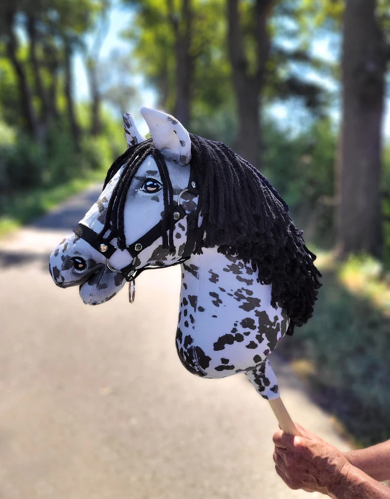 Super Hobby Horse Medinis žirgas su kotu – leopardinis, juoda karčia