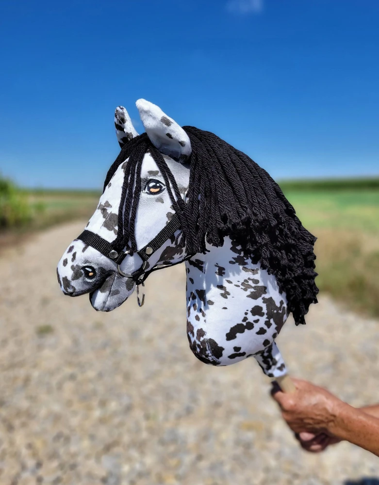 Super Hobby Horse Medinis žirgas su kotu – leopardinis, juoda karčia