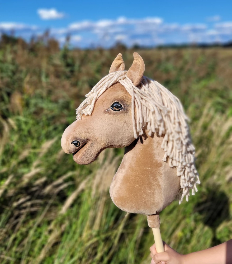 Super Hobby Horse Medinis žirgas su kotu – palomino spalva