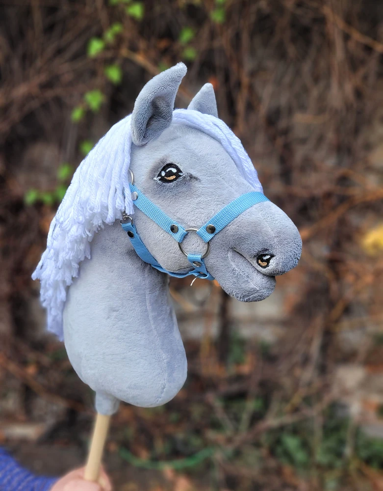 Super Hobby Horse Medinis hobis arkliukas – pilkas su balta karčiais