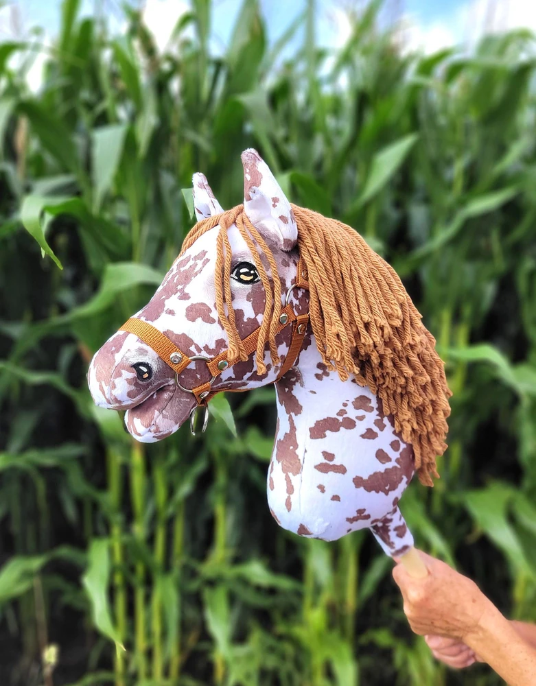Super Hobby Horse Medinis žirgas su kotu – rudas leopardinis su ruda karčia