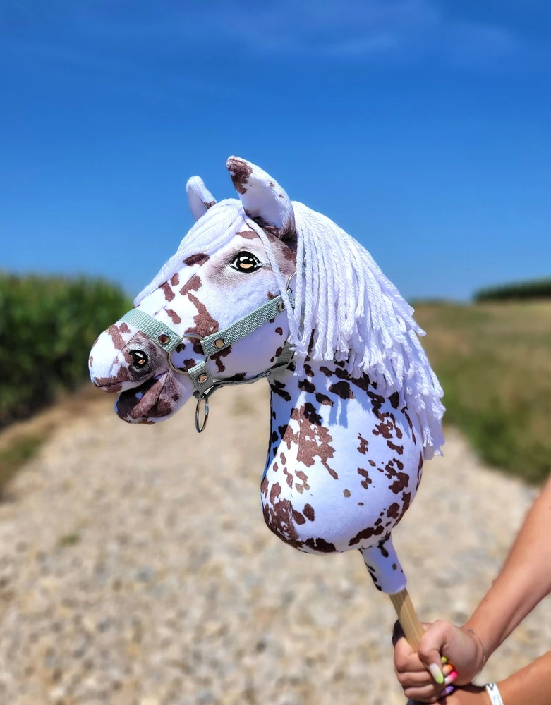 Hobby horse arkliukas Super Hobby Horse Premium – rudas leopardinis arkliukas su baltais karčiais A3