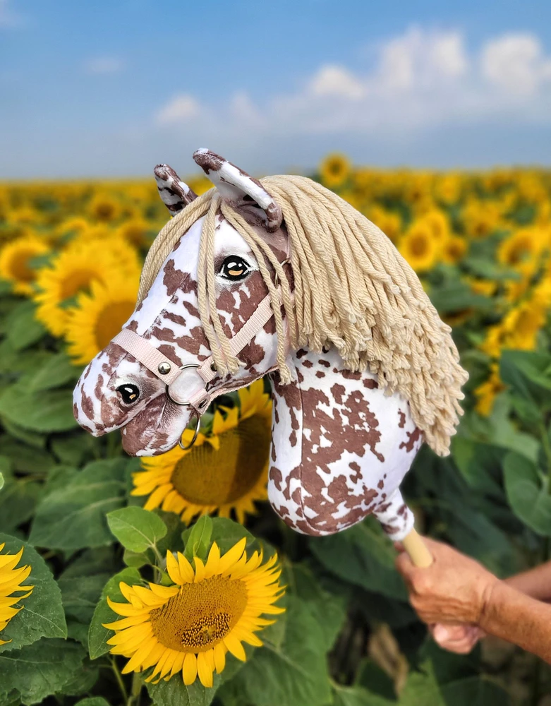 Super Hobby Horse Medinis žirgas su kotu – rudas leopardinis su smėlio spalvos karčiais