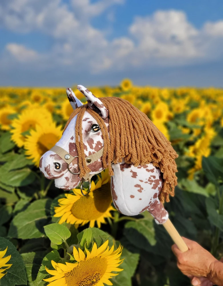 Super Hobby Horse Hobby Horse lazdelinis arkliukas rudas leopardinis su ruda karčiais Premium A4