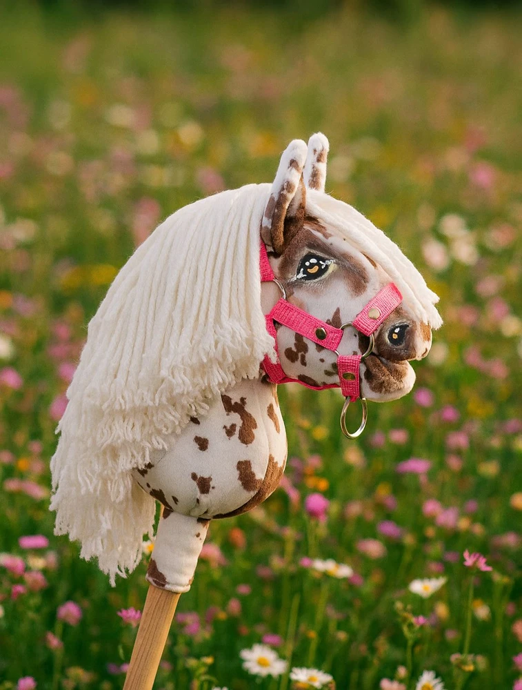 Hobby Horse lazdelinis arkliukas Premium rudas leopardinis su balta karčiais