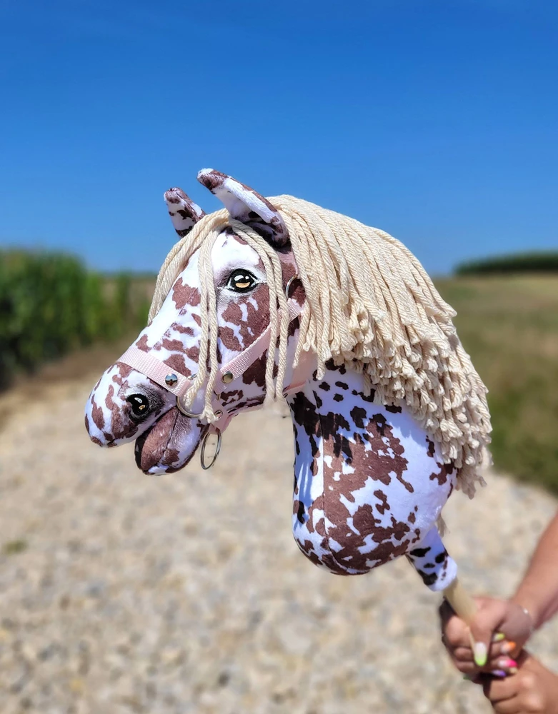 Super Hobby Horse Medinis žirgas su kotu – rudas leopardinis su smėlio spalvos karčiais