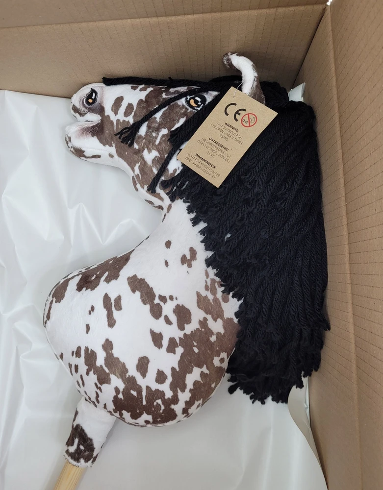 Super Hobby Horse Medinis žirgas su kotu – rudas leopardinis su juoda karčiais