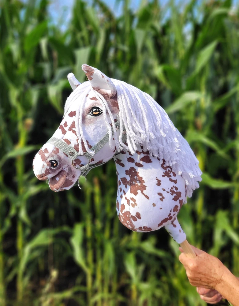 Hobby horse arkliukas Super Hobby Horse Premium – rudas leopardinis arkliukas su baltais karčiais A3