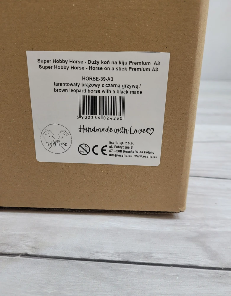 Super Hobby Horse Medinis žirgas su kotu – rudas leopardinis su juoda karčiais