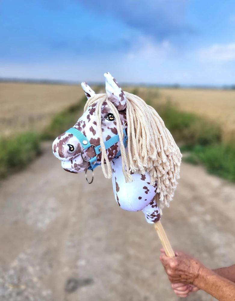 Super Hobby Horse Hobby Horse lazdelinis arkliukas su ruda leopardine spalva ir smėlio karčiais