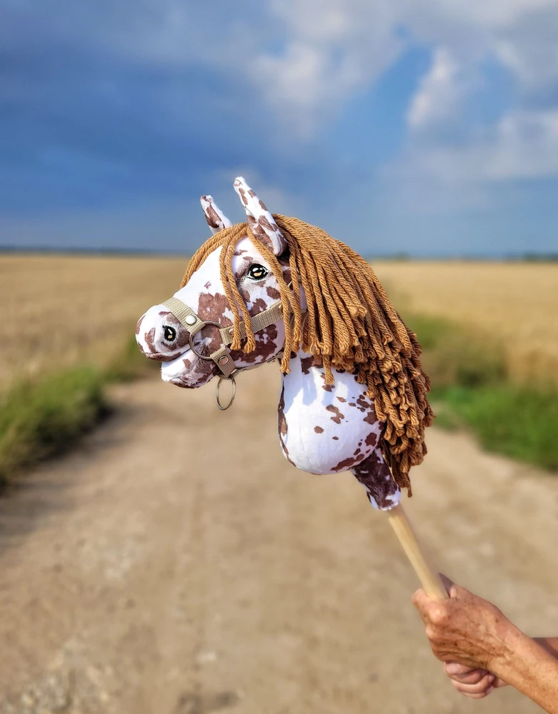 Super Hobby Horse Hobby Horse lazdelinis arkliukas rudas leopardinis su ruda karčiais Premium A4