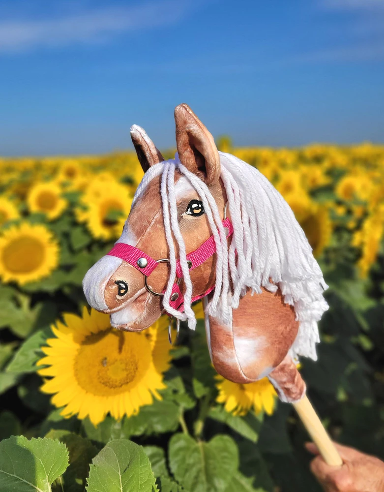 Hobby Horse lazdelinis arkliukas tobiano bay su balta karčiene Super Hobby Horse Premium