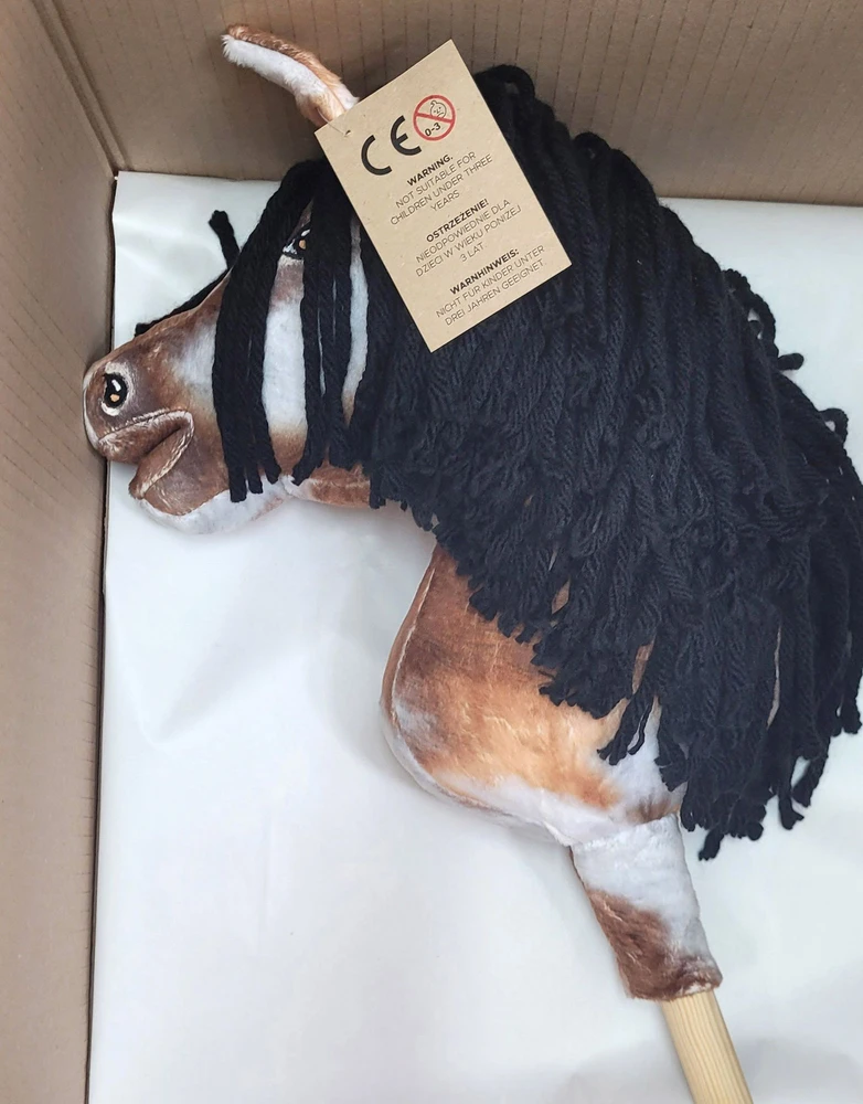 Hobby Horse lazdelinis arkliukas tobiano bay su juoda karčiene Super Hobby Horse Premium