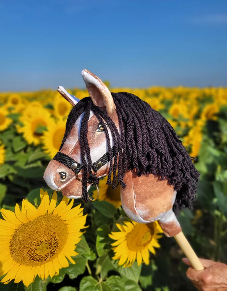 Hobby Horse lazdelinis arkliukas tobiano bay su juoda karčiene Super Hobby Horse Premium