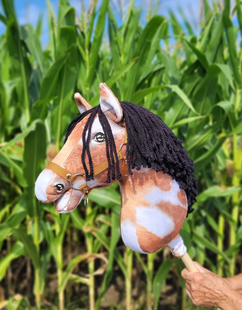 Super Hobby Horse Medinis hobis arkliukas tobiano bėras su juoda karčia