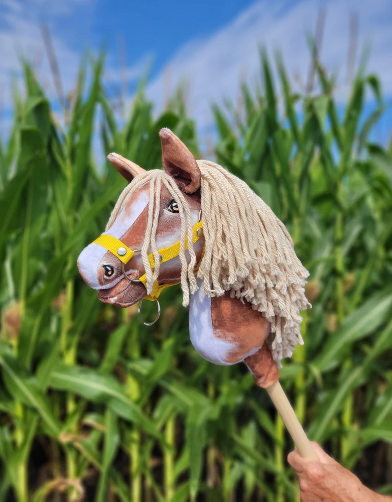 Hobby Horse lazdelinis arkliukas tobiano bay su smėlio spalvos karčiais Super Hobby Horse Premium