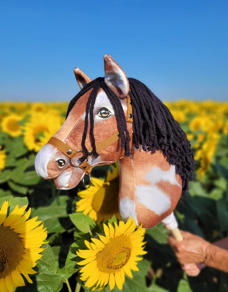 Super Hobby Horse Medinis hobis arkliukas tobiano bėras su juoda karčia
