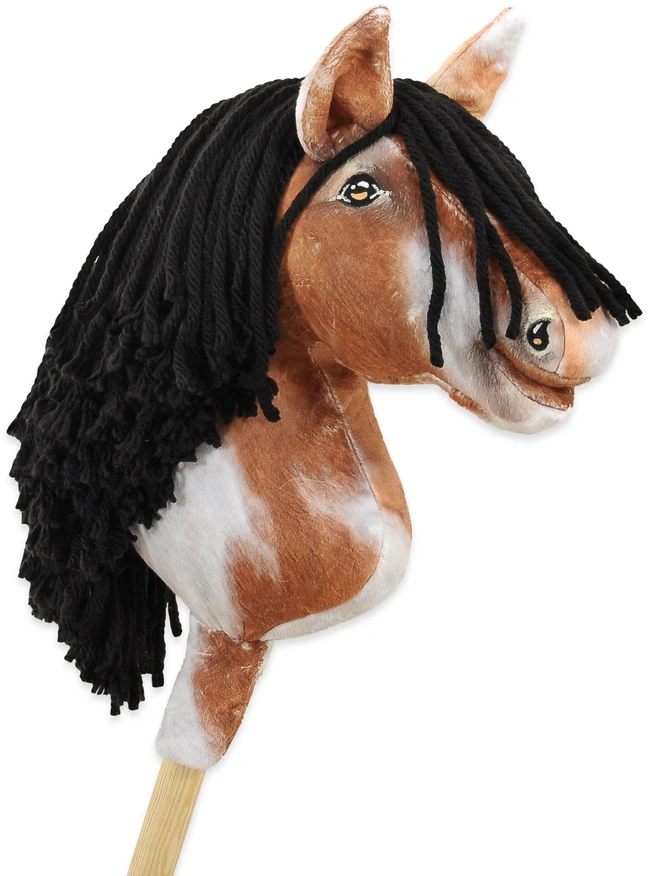 Hobby Horse lazdelinis arkliukas tobiano bay su juoda karčiene Super Hobby Horse Premium