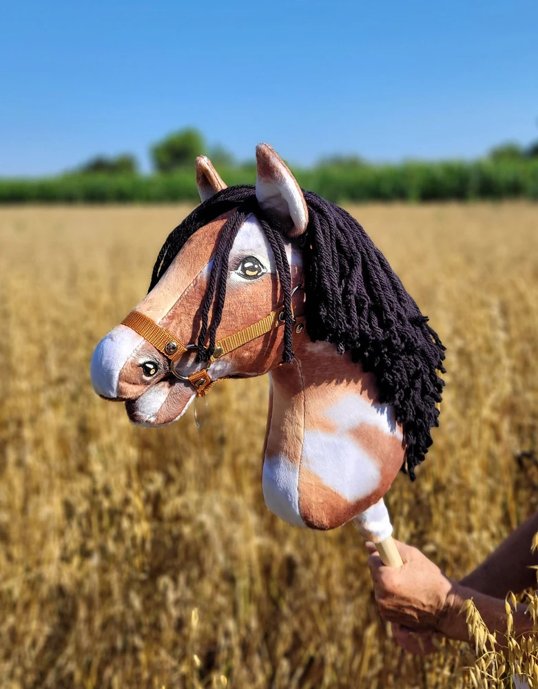 Super Hobby Horse Medinis hobis arkliukas tobiano bėras su juoda karčia