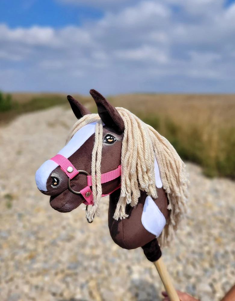 Super Hobby Horse Hobby Horse lazdelinis arkliukas Super Premium western IV tamsiai rudas A4