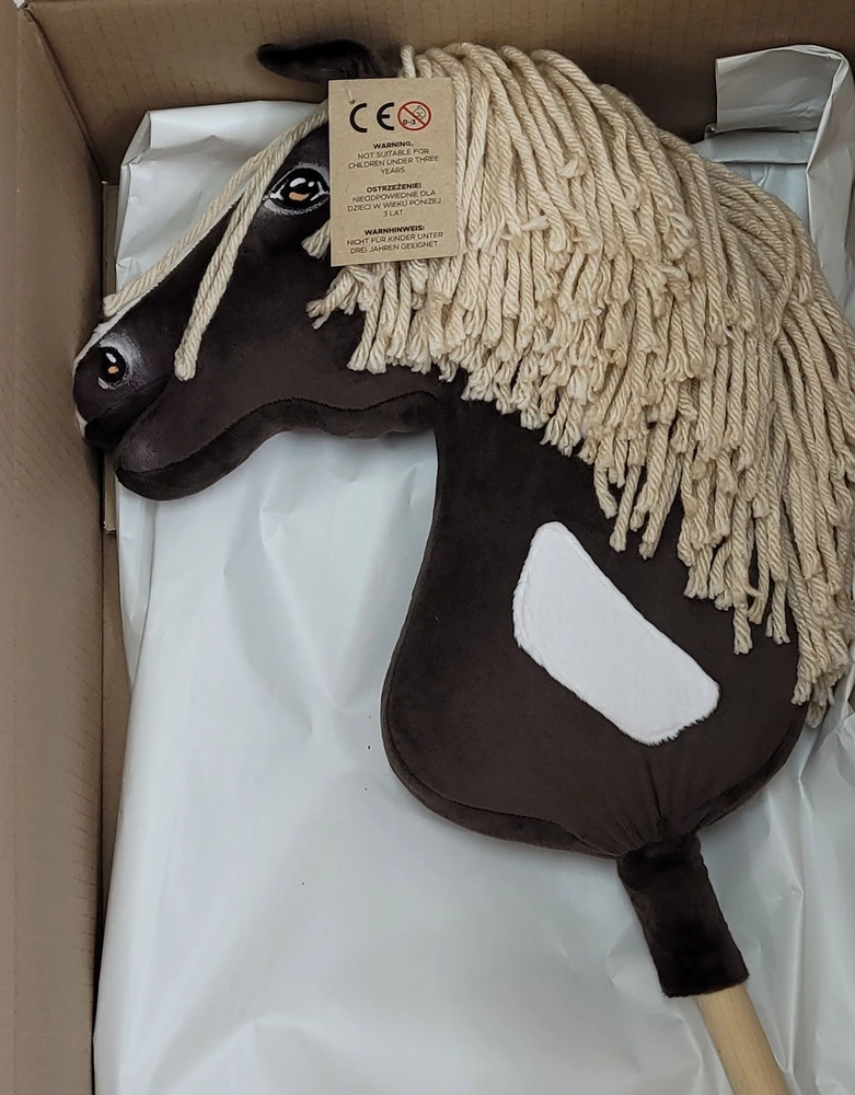 Super Hobby Horse Medinis žirgas su lazda tamsiai rudas – Premium Western