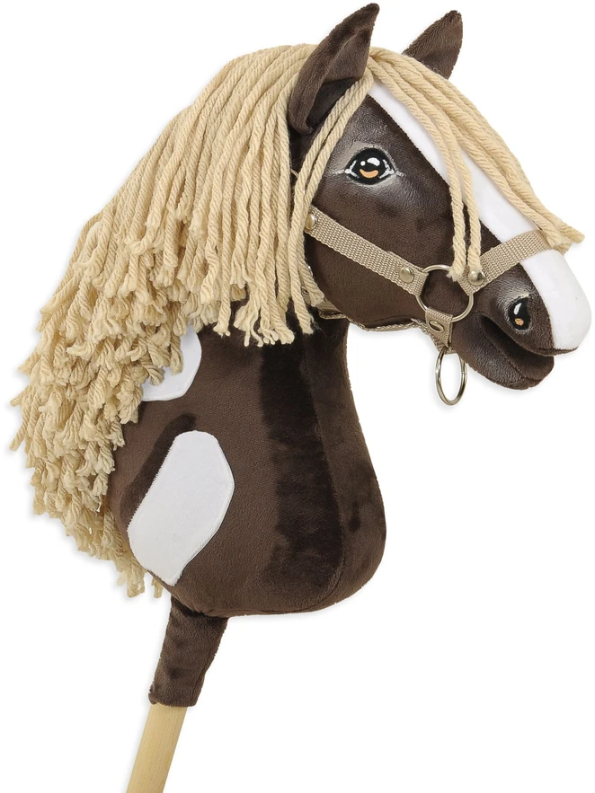 Super Hobby Horse Medinis žirgas su lazda tamsiai rudas – Premium Western
