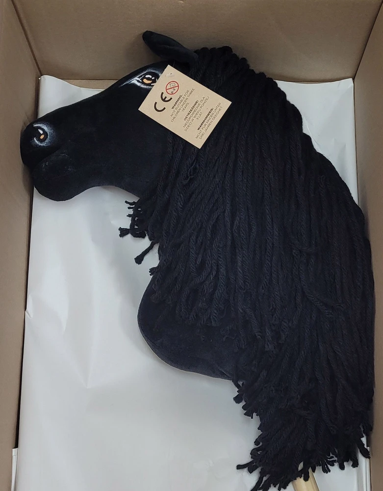 Super Hobby Horse Medinis žaislinis arkliukas su kotu – fryzų veislė