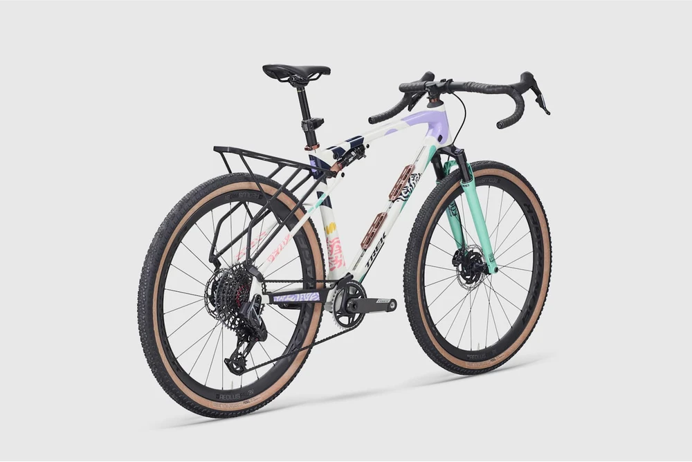 Dviratis 28" TREK Check-OUT SL 7 AXS baltas/žalias