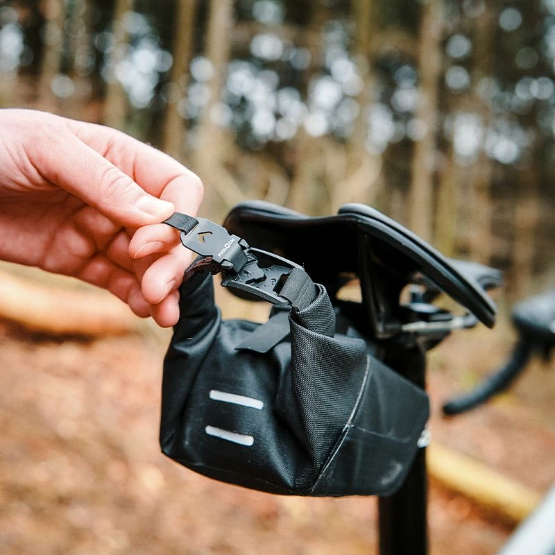Krepšelis po balneliu Fidlock PINCLIP S +saddle base juodas