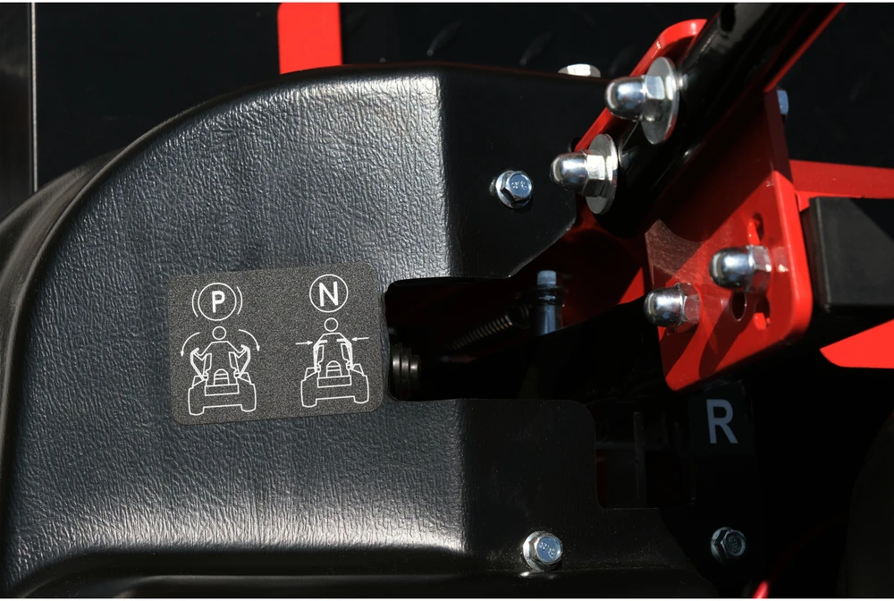 Yato TRAKTORIUS, BENZININĖ VEJAŽAJKA - NULINIS POSUKIMAS