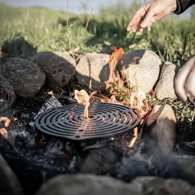 Ketaus grotelės su kojomis PETROMAX
