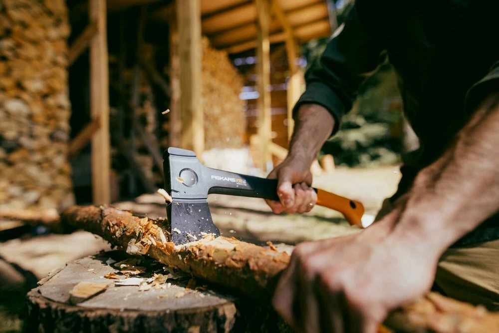 Fiskars X-series X18 universalus kirvis S