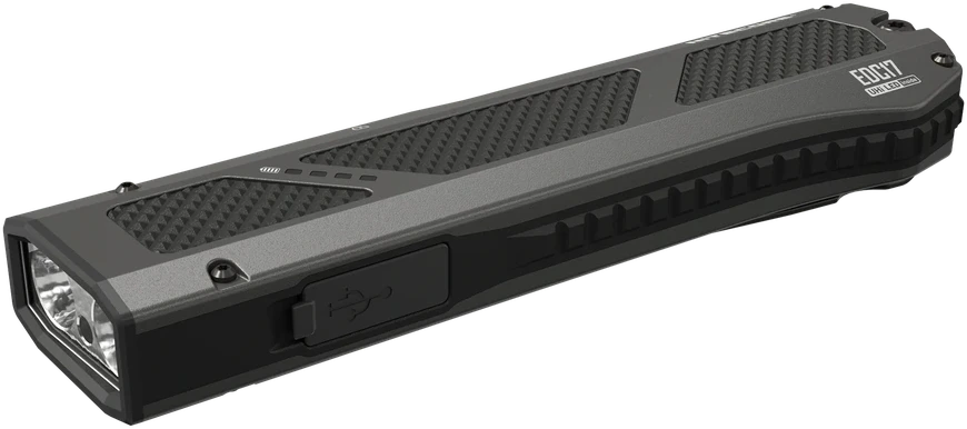 Nitecore EDC17 žibintuvėlis – 1 500 liumenų balta šviesa, UV ir žalias lazeris, įkraunamas per USB-C, nerūdijantis plienas, atsparus vandeniui (IPX7), kompaktiškas dizainas