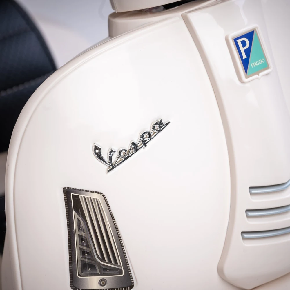 Baby Mix Vespa baltas elektrinis vaikiškas motociklas