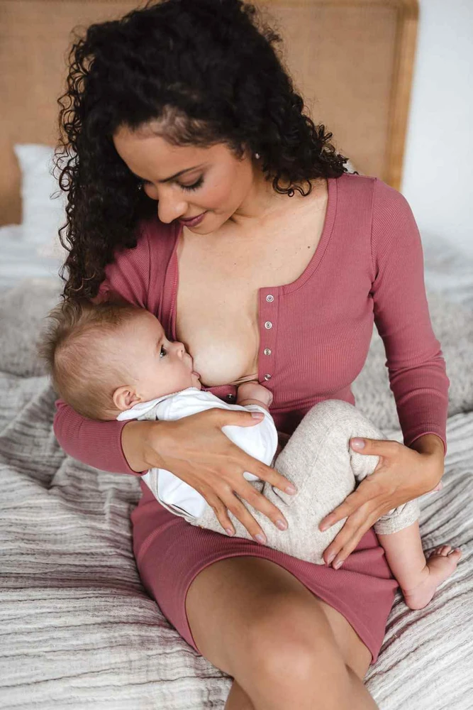 Briaunuota juoda motinystės ir žindymo suknelė Tummy milk & love, dydis L