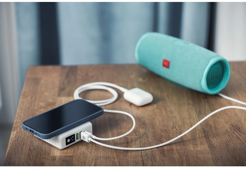 Daugiafunkcis įkroviklis Forcell F-Energy 4in1 2 x USB A + USB C 15W + išorinė baterija 8000mAh + belaidis įkrovimas baltas