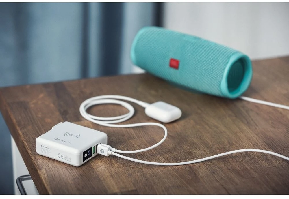 Daugiafunkcis įkroviklis Forcell F-Energy 4in1 2 x USB A + USB C 15W + išorinė baterija 8000mAh + belaidis įkrovimas baltas