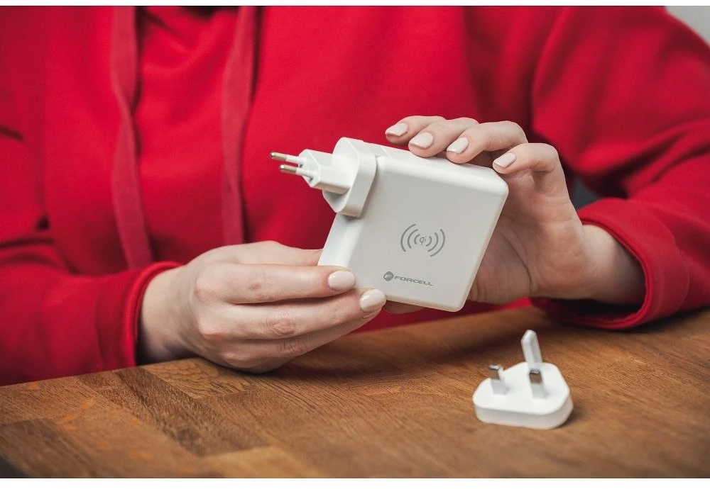 Daugiafunkcis įkroviklis Forcell F-Energy 4in1 2 x USB A + USB C 15W + išorinė baterija 8000mAh + belaidis įkrovimas baltas