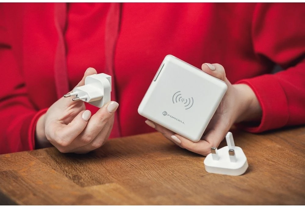 Daugiafunkcis įkroviklis Forcell F-Energy 4in1 2 x USB A + USB C 15W + išorinė baterija 8000mAh + belaidis įkrovimas baltas